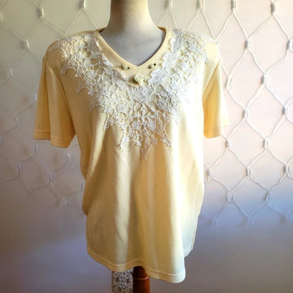 Vintage Pullover Top by Teddi / Pastel Yellow / 3D / Size Medium - Picture 1 of 5